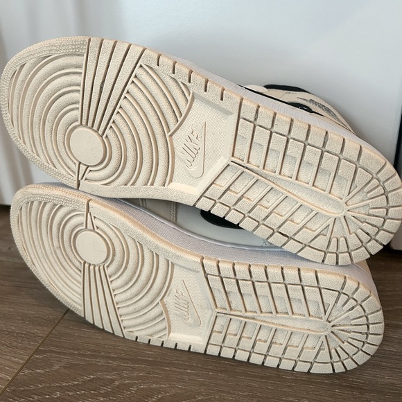 Air Jordan 1 Mid Barely Orange - Picture 7 of 10